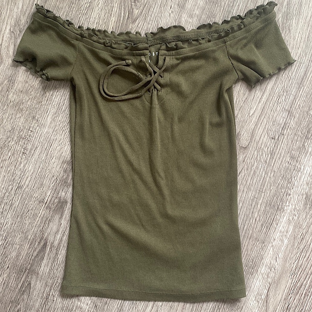 💚Aeropostale olive green top, off shoulder top, size small